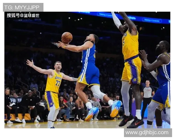 美网友热议湖人勇士揭幕战 湖人被嘲烂摊子詹皇难救艾顿成众矢之的